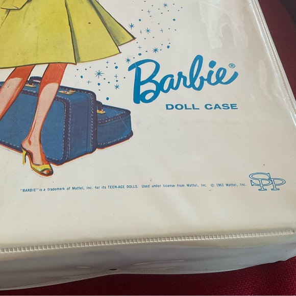 8 Barbie outfits and accessories - Picture 16 of 16